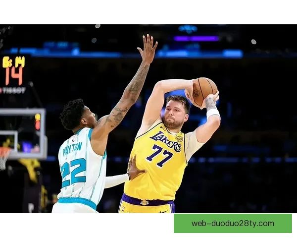 神仙对轰东契奇爆发詹皇创历史